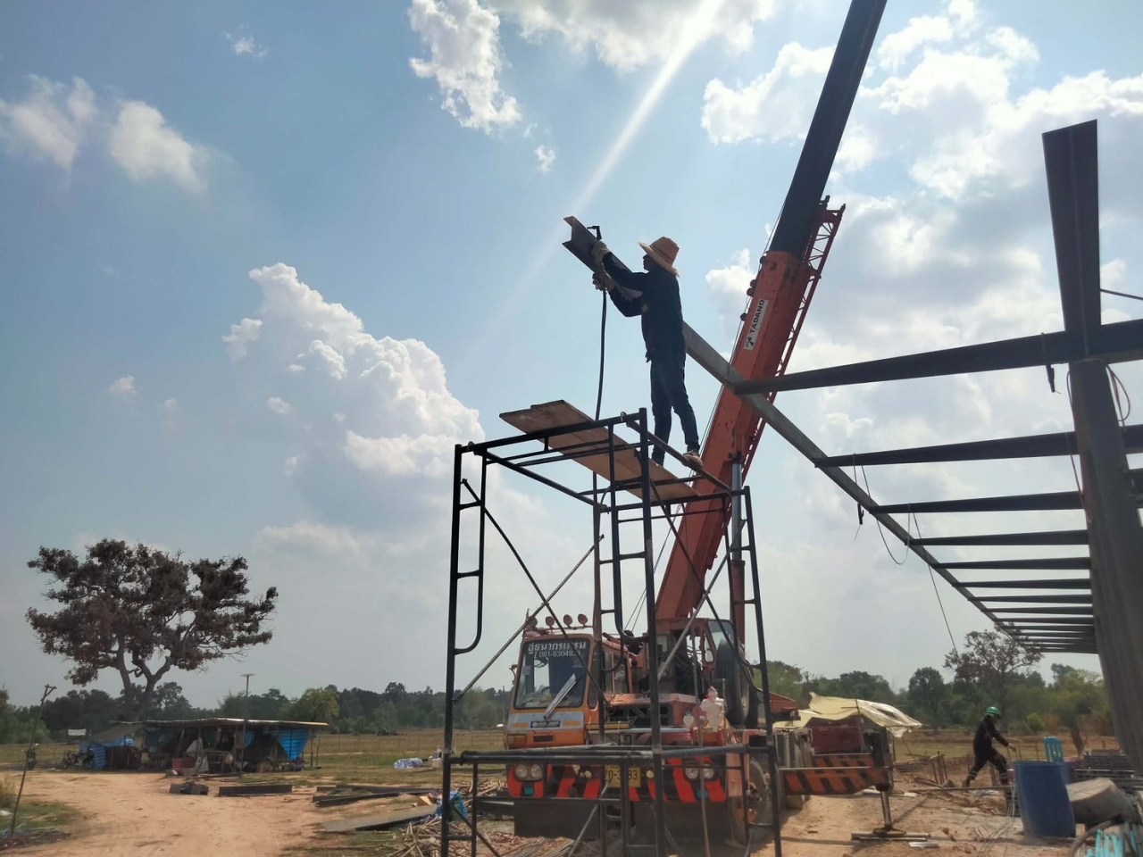 S__30163179_0.jpg - งานก่อสร้างบ้านหรูพร้อมสระว่ายน้ำ | https://tnc-design.com